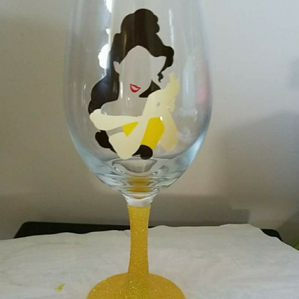 Belle wine glass