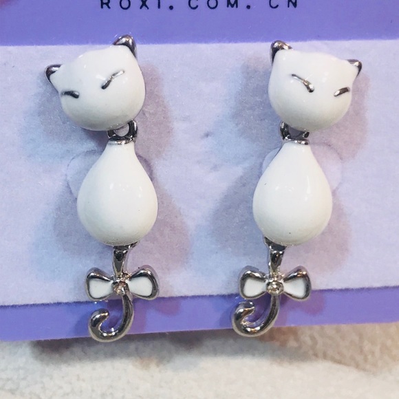 💜2/$15 White Kitty Cat earrings - Picture 2 of 3