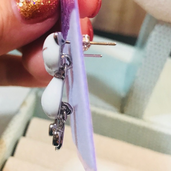 💜2/$15 White Kitty Cat earrings - Picture 3 of 3