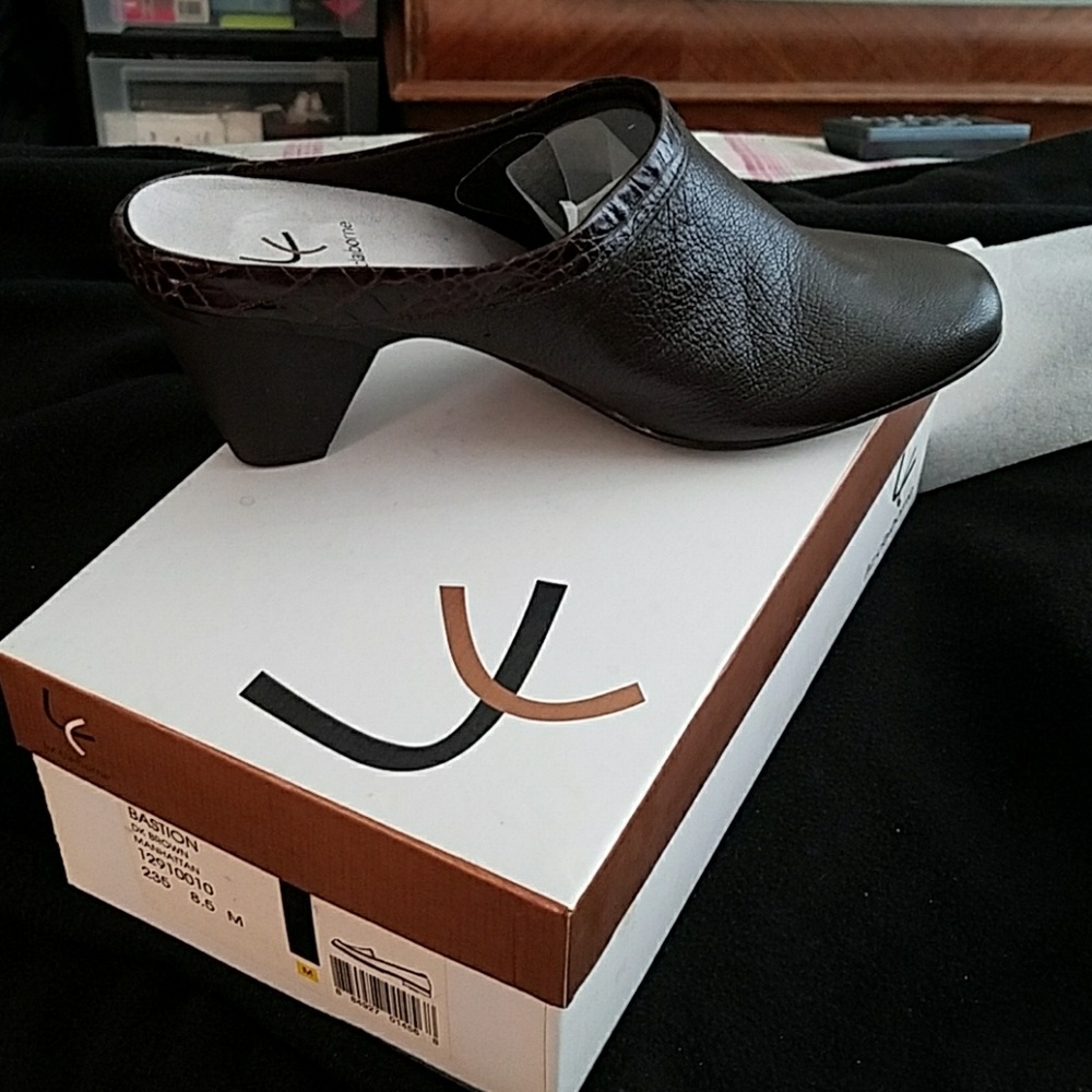 Clogs - Picture 2 of 2