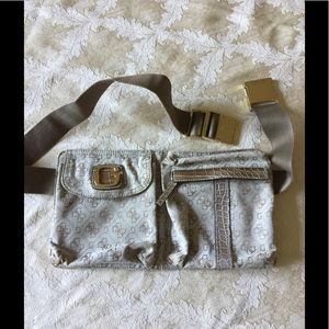 STYLIST HIP POUCH BY GUESS