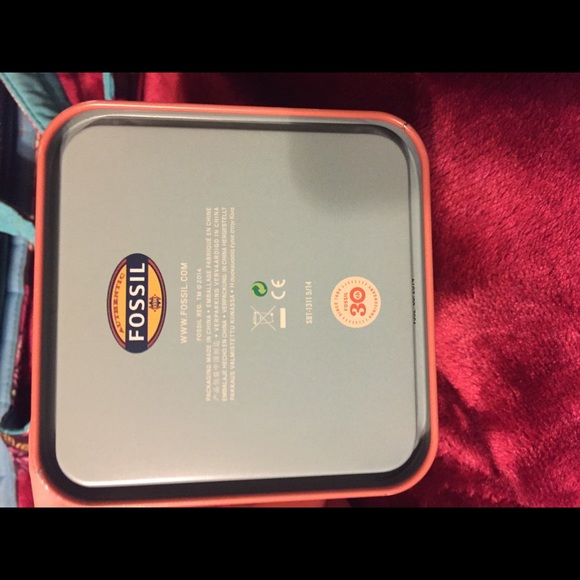 ROSE GOLD FOSSIL WATCH - Picture 3 of 4