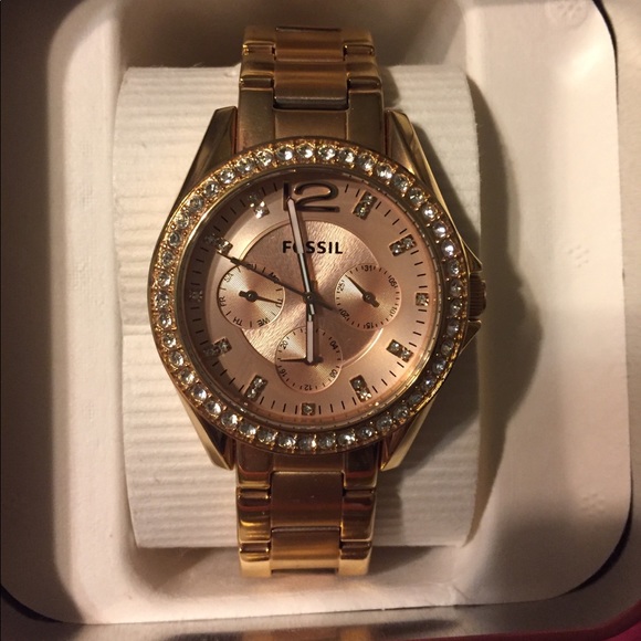 ROSE GOLD FOSSIL WATCH - Picture 2 of 4