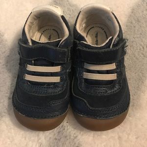 Boys stride rite sneakers size 5