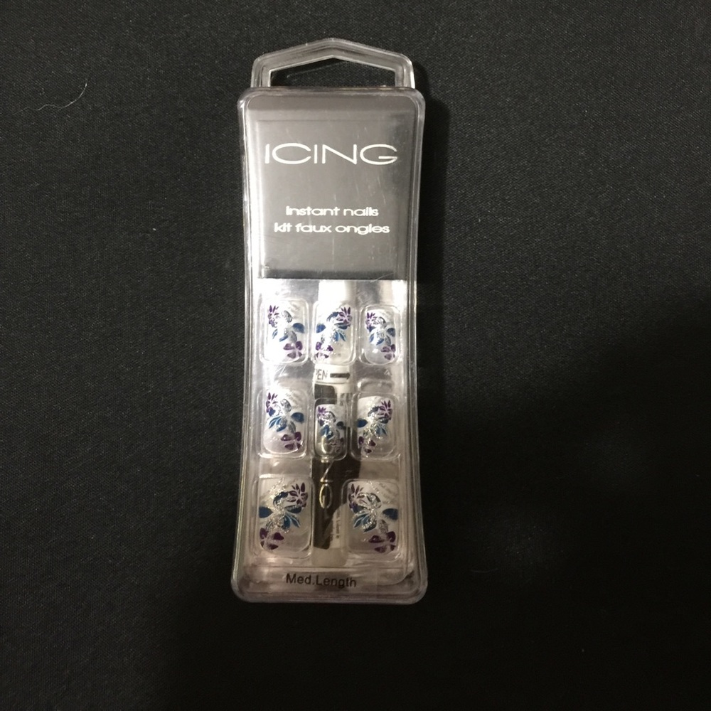 BRAND NEW! Glue on nail set