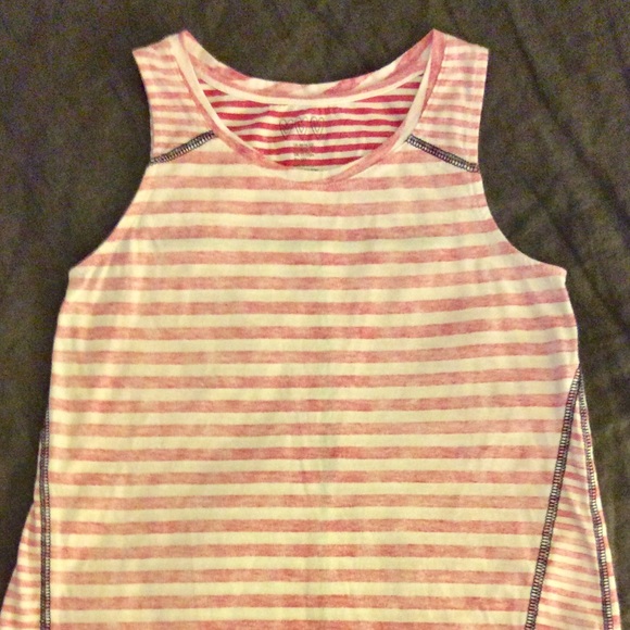 💥💥LAST CALL💥💥 Sleeveless Hi-Lo Striped Top - Picture 2 of 7