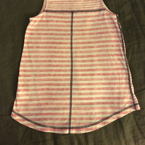 💥💥LAST CALL💥💥 Sleeveless Hi-Lo Striped Top - Picture 6 of 7