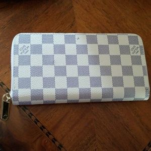 Lv boxed white logo Wallet