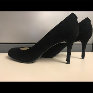 SUade Michael Kors Pumps