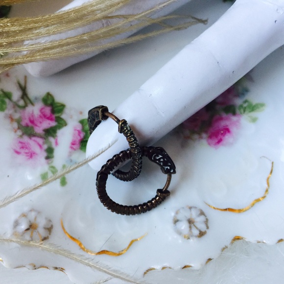 . {2X PAVE CRYSTAL} 2-sided steampunk hoops - Picture 4 of 5