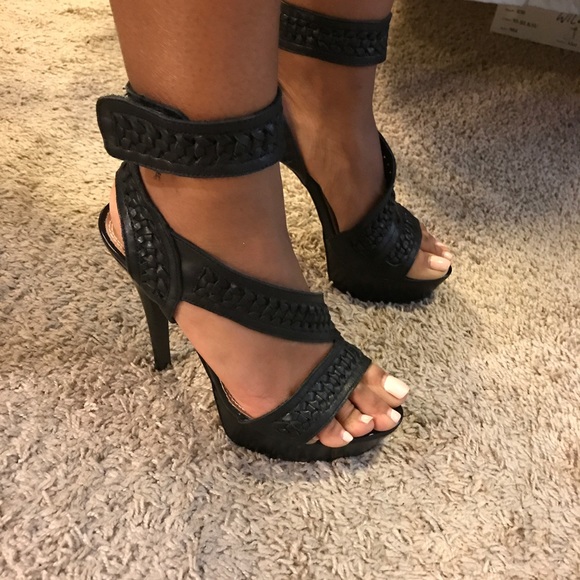 🖤Black Ankle Strap Heels🖤 - Picture 2 of 5