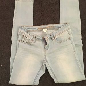 NWOT  Light Wash Skinny Jeans