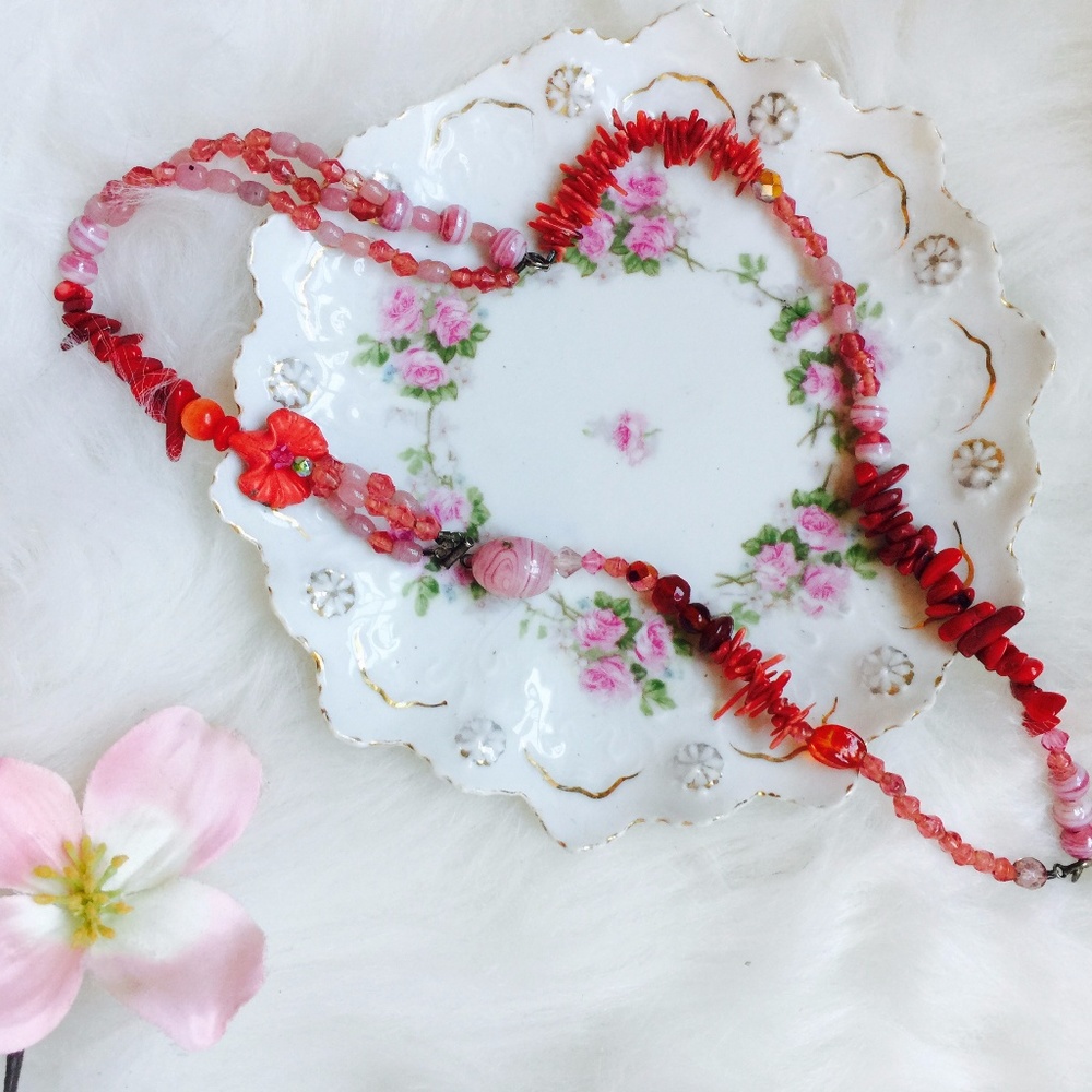 . {FLORAL CORAL} Vintage handmade chocker