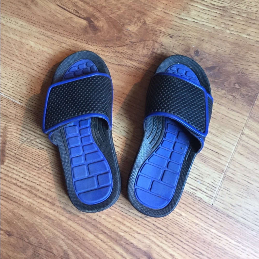 Boys sandals.