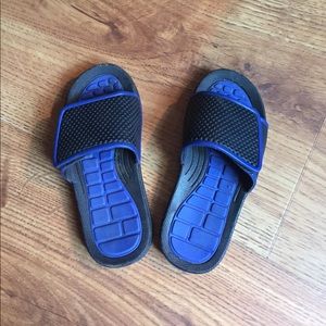 Boys sandals.