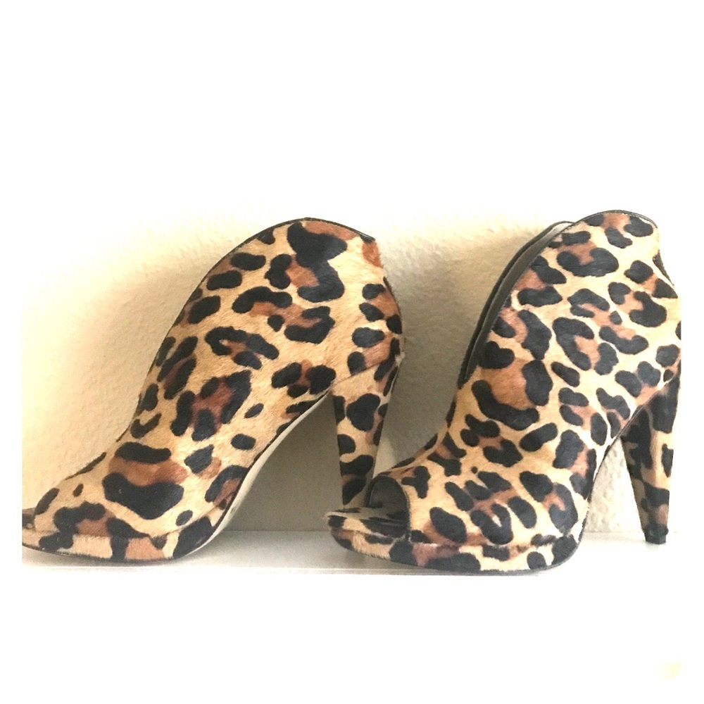 Leopard print peep toe pumps🖤🖤🖤