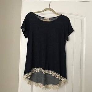 Altar'd State High-Low Navy T-shirt w/Lace Trim 💙