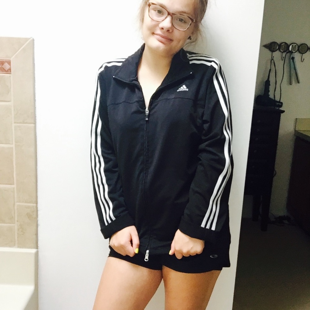 ⚫️Adidas track jacket⚫️
