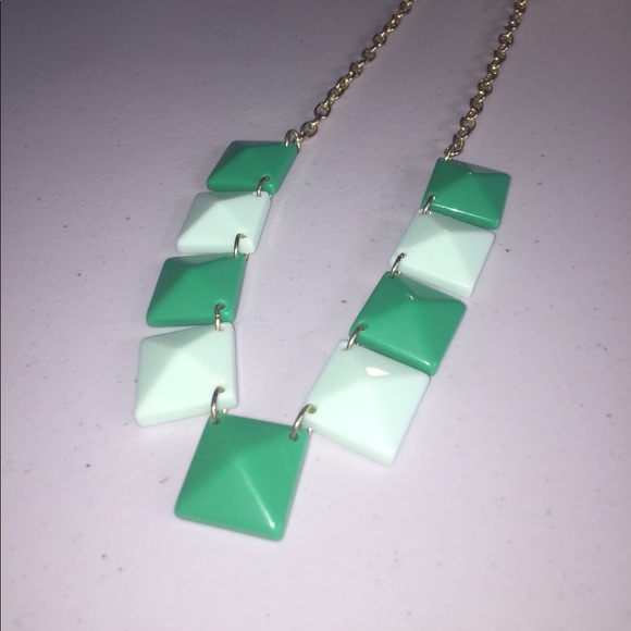 Green & Gold Statement Necklace - Picture 3 of 3