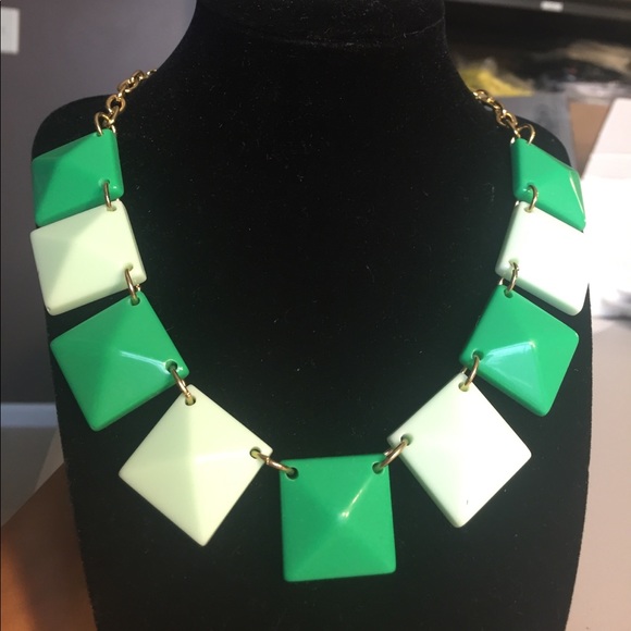 Jewelry - Green & Gold Statement Necklace
