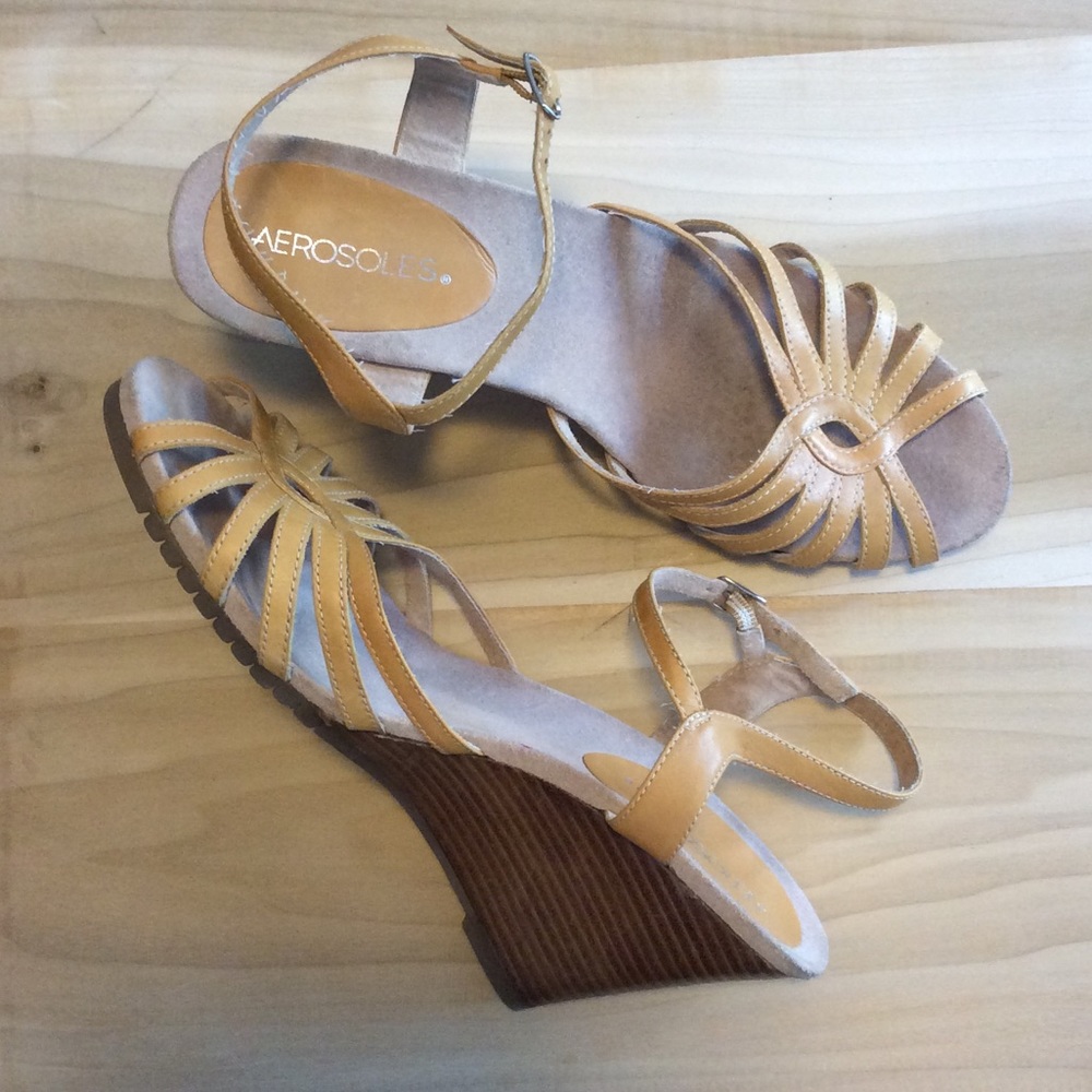 Aerosoles super cute strappy sandals!