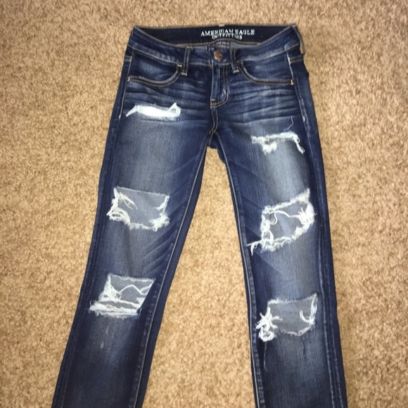 American eagle size 2 Destoryed Low Jeggings !!!! - Picture 1 of 3