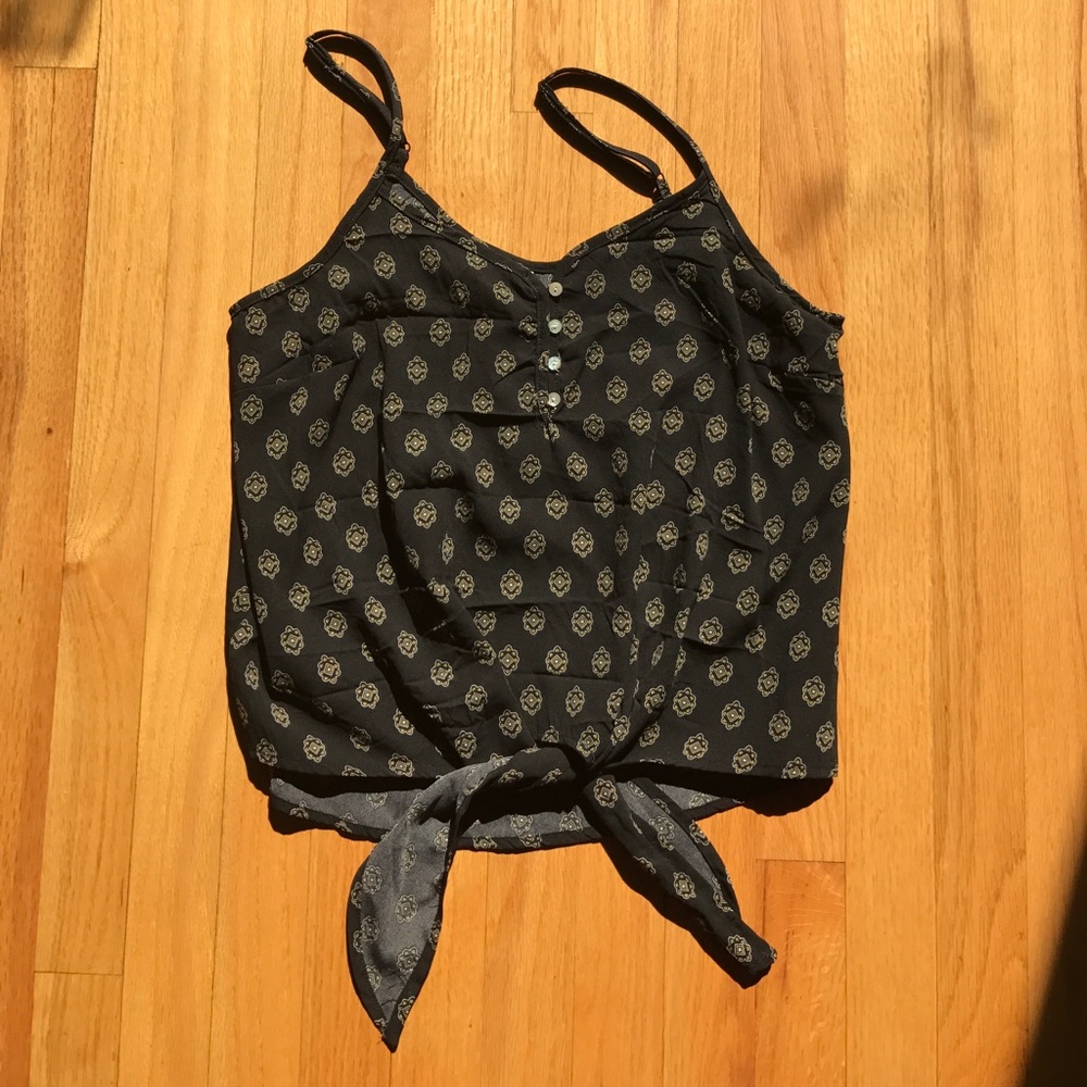 Patterned tie off shirt