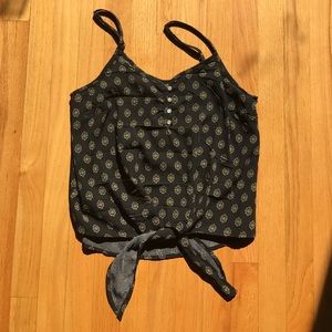 Patterned tie off shirt