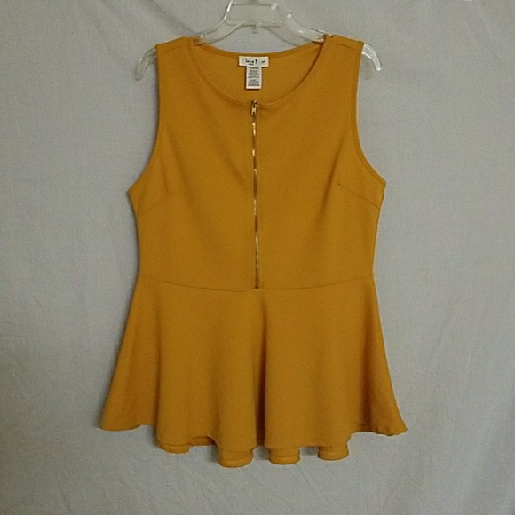 Beautiful peplum top - Picture 1 of 3