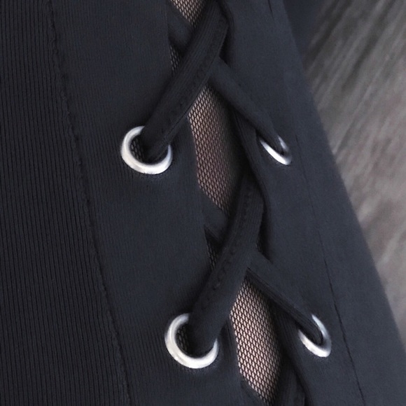SOLD OUT // Lace Up X Mesh Workout Leggings - Picture 3 of 4