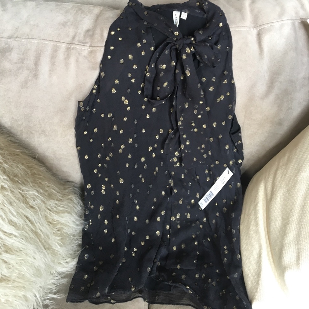 Robbi and Nikki sleeveless fun and flirty shirt