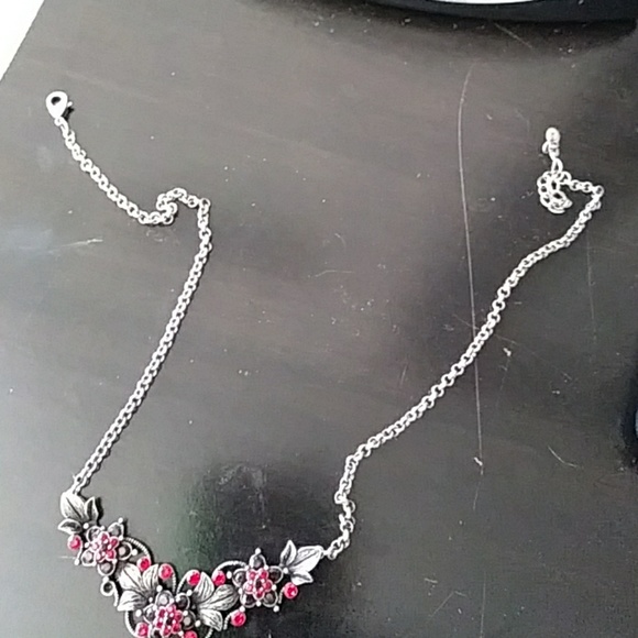 Red. Necklace - Picture 1 of 3