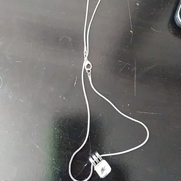 Red. Necklace - Picture 3 of 3