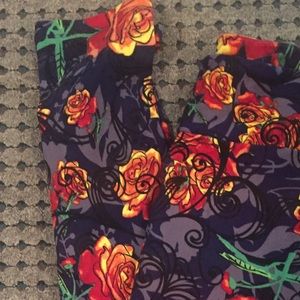 Lularoe TC leggings, roses!!