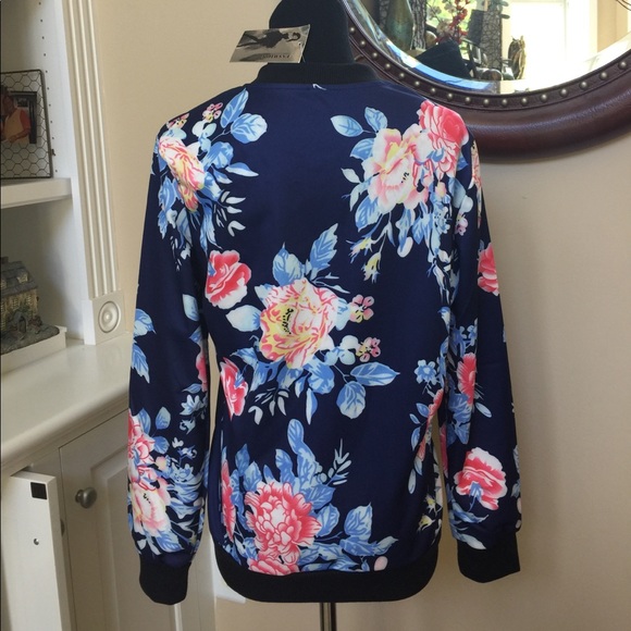 LAST ONE-XL‼️Blue flower silky bomber jacket - Picture 3 of 4