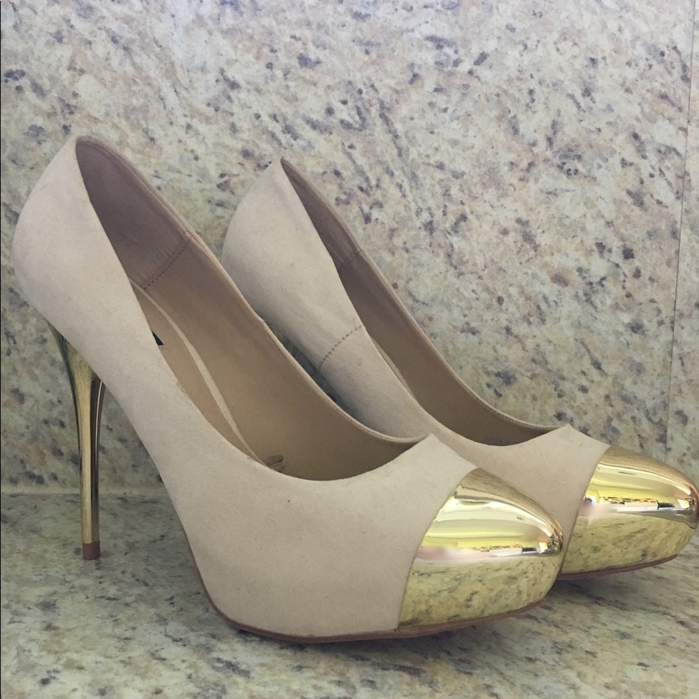 Beige/Metallic Gold Heels: NWOT