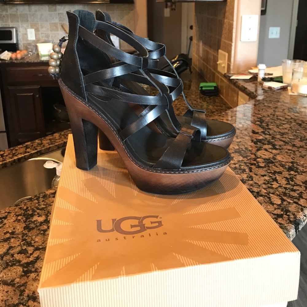 UGG Salima black size 9