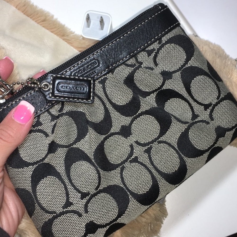 medium size coach wristlet