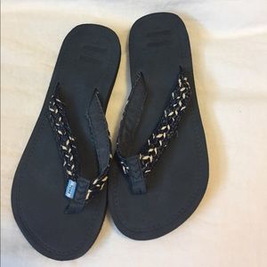 Brand new toms flip flops!