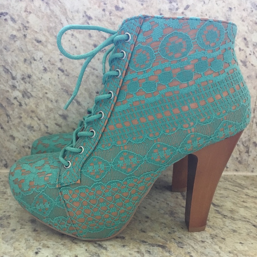 Pretty Mint Lacey Booties: NWOT