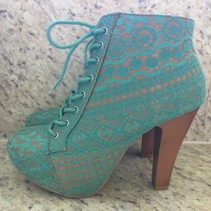Pretty Mint Lacey Booties: NWOT