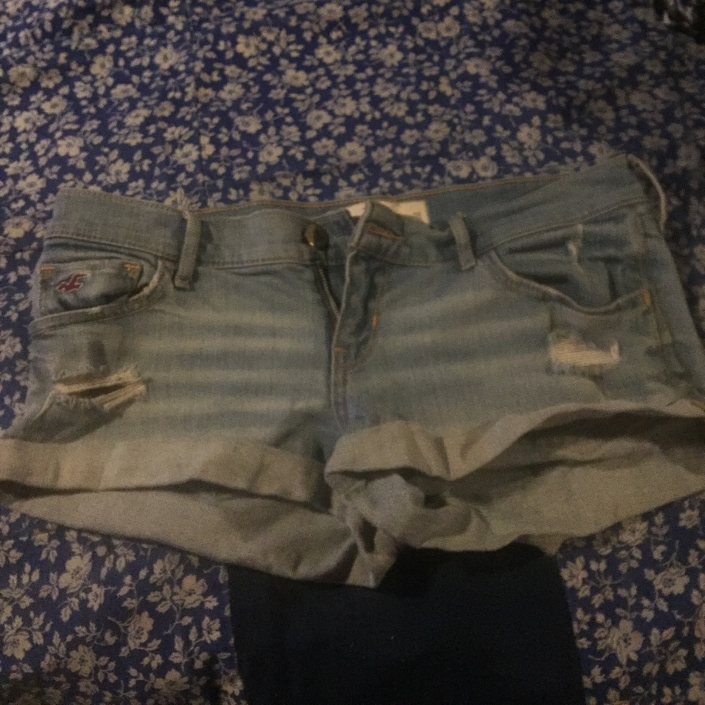 Hollister shorts! In great condition!!