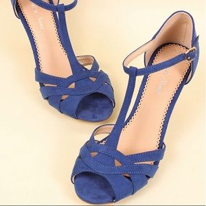 NIB Blue Suede Peep Toe Retro T Strap Sandals 41