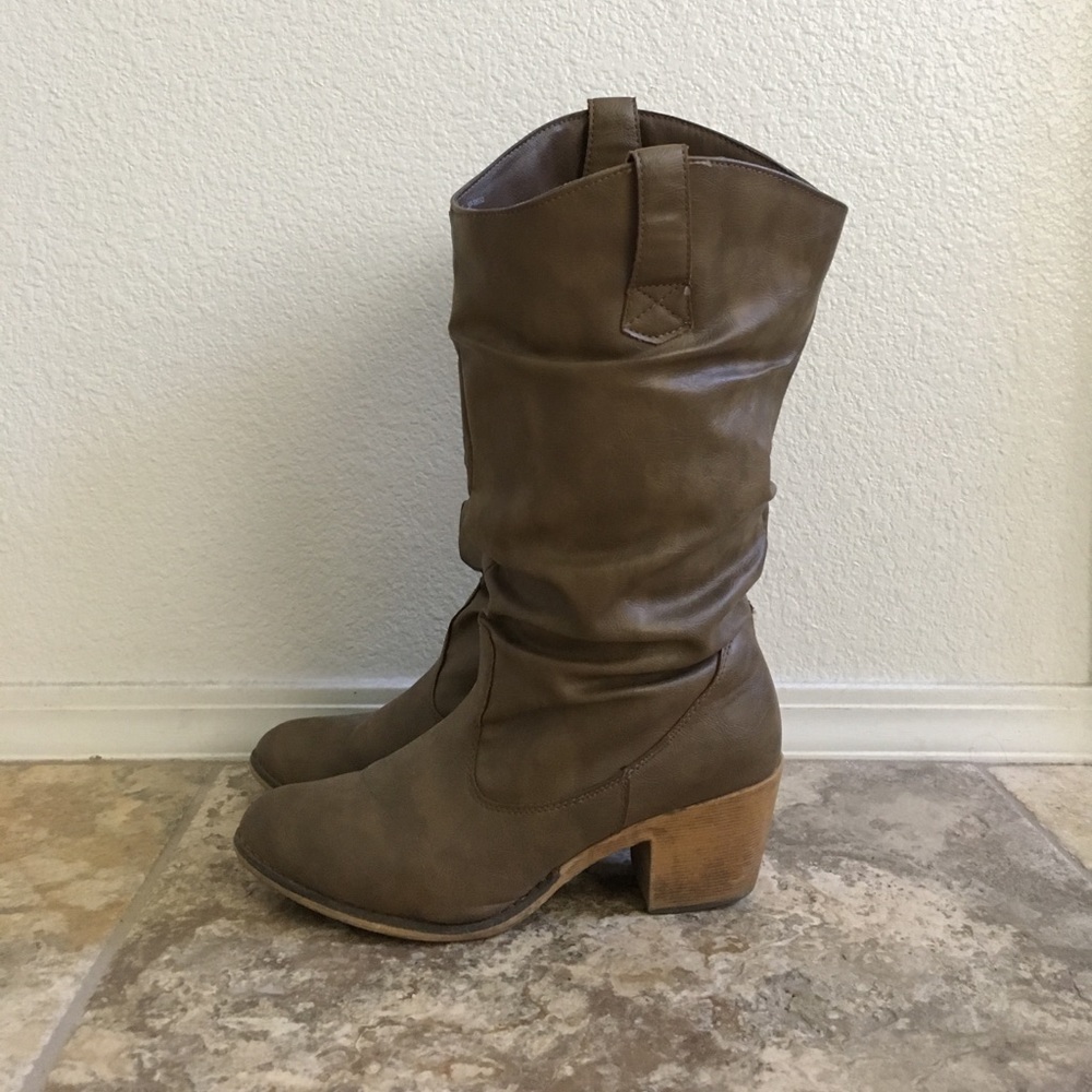 Mid-calf slouchy faux leather boots size 9