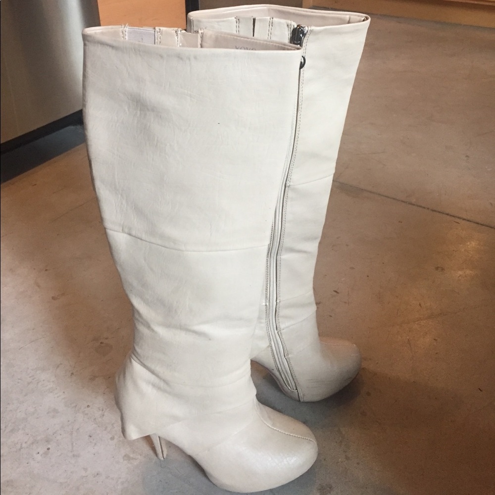 Xoxo Bone colored high boots