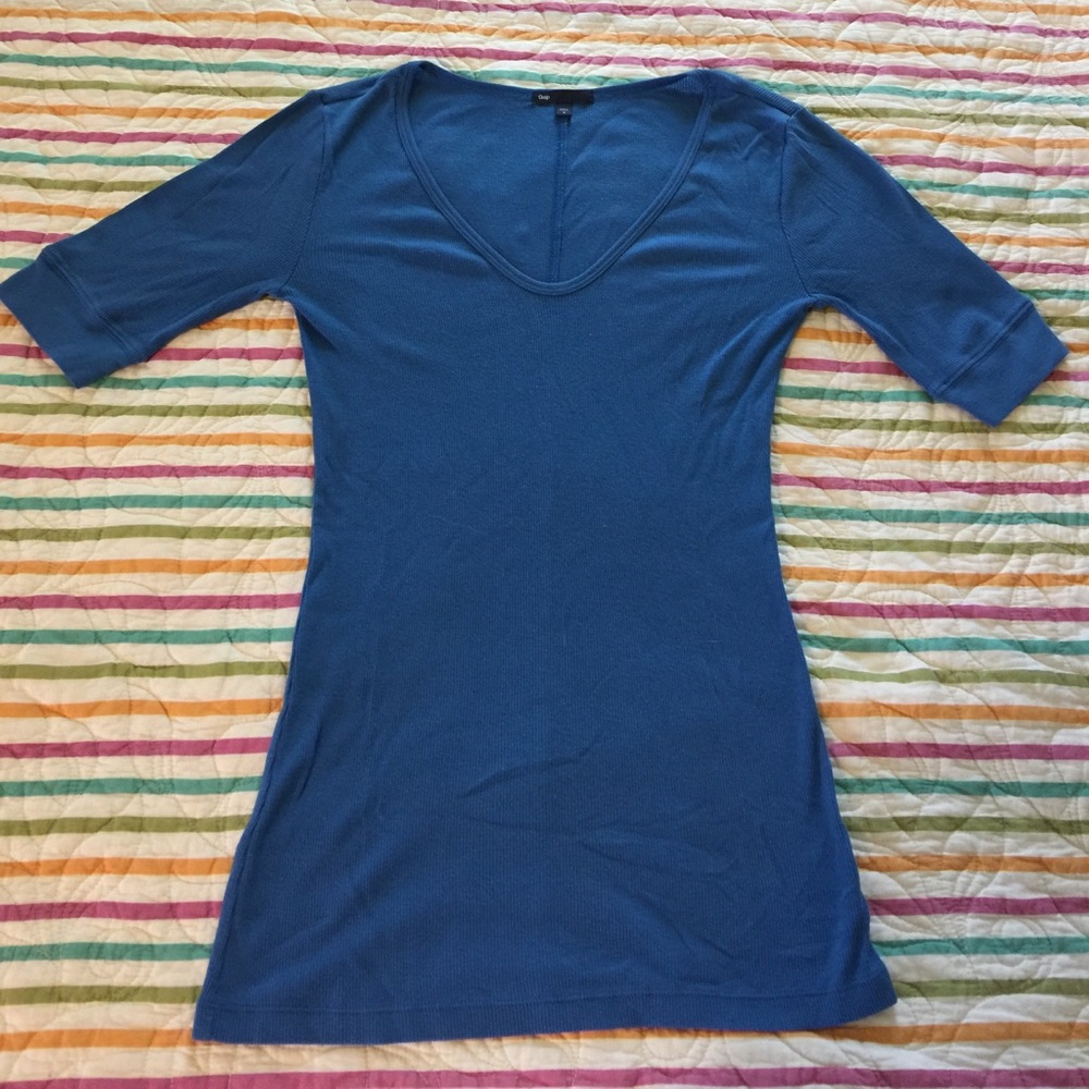 Gap scoop neck tee