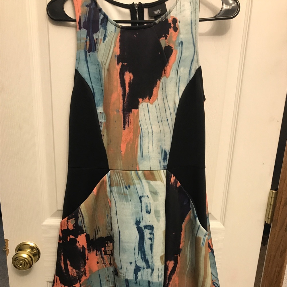 Brand 🆕 Colorful, figure helping dress