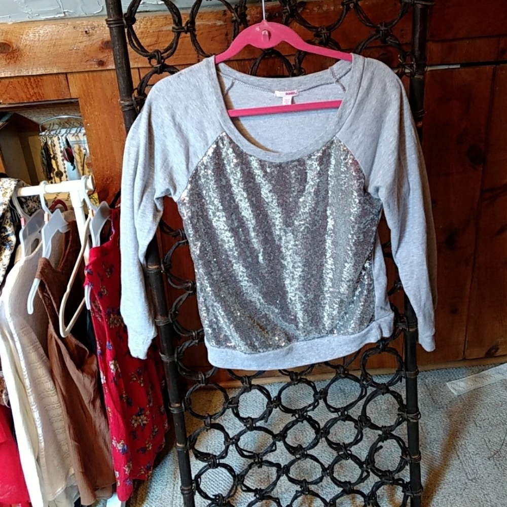 Sequined sweatershirt