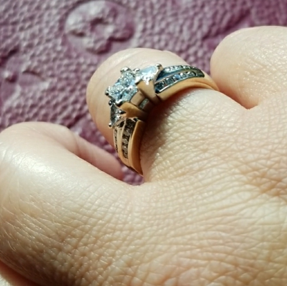 White 18k Gold Diamond ring size 5