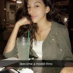 Meet your Posher, Mouna